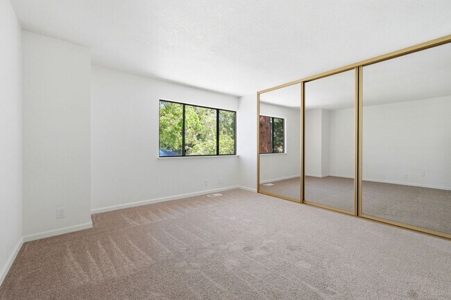 Building Photo - Beautiful Spacious 2-bedroom 1.5-Bath Townhome in Martinez!