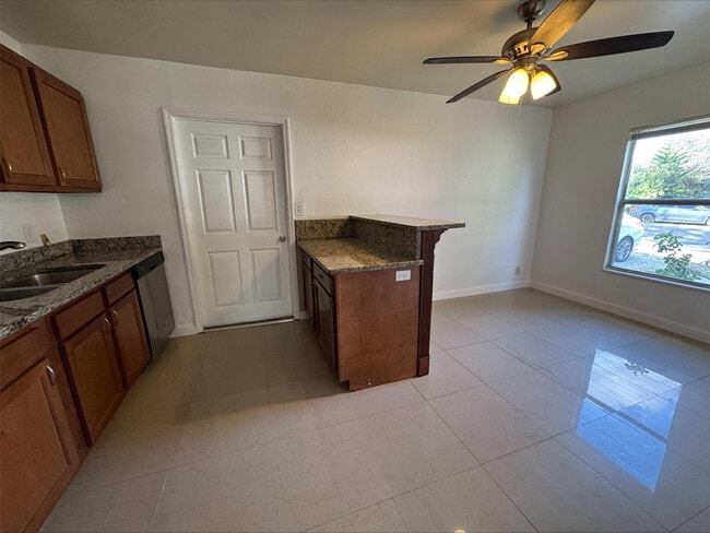 Building Photo - 788 NW 15th Pl