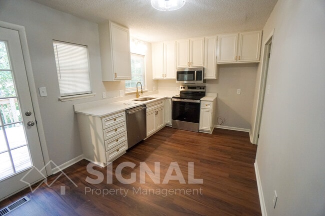 Building Photo - 105 Silverleaf Dr