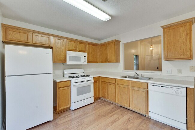 Building Photo - "Charming 3-Bed Oasis with 2.5 Baths in Pr...
