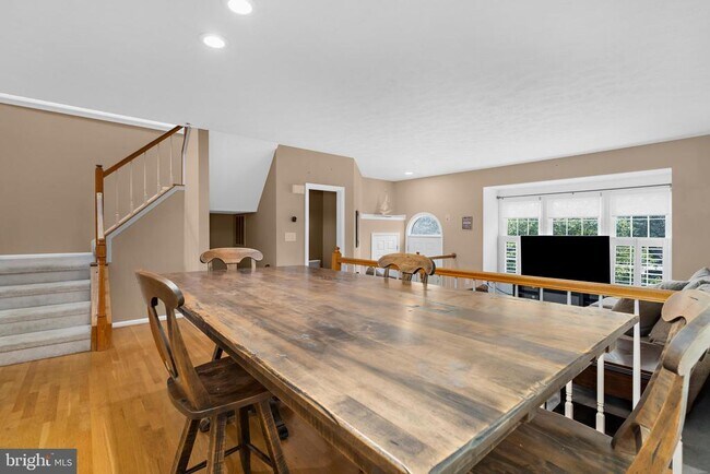 Building Photo - 41 Queen Catherine Ct