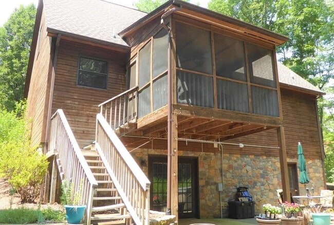 Building Photo - 402 Mt Airy Rd