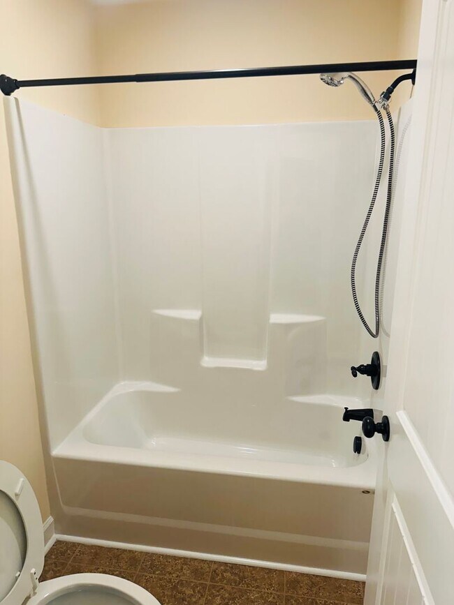 Building Photo - Spacious 4BR Home on 1.98 Acres with Modern Finishes in Tupelo Hills