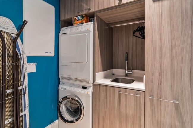 Building Photo - 3737 Collins Ave