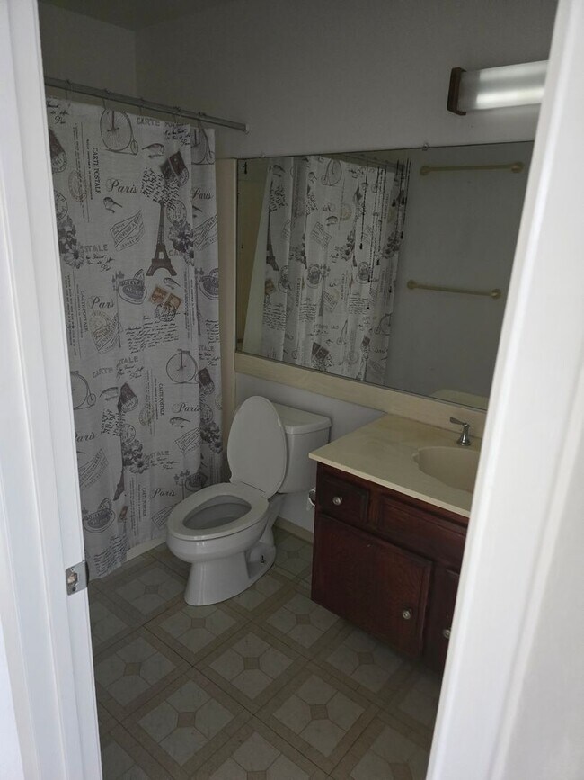 Building Photo - BEAUTIFUL 4 BEDROOM 3 BATH HOUSE. MOVE IN ...