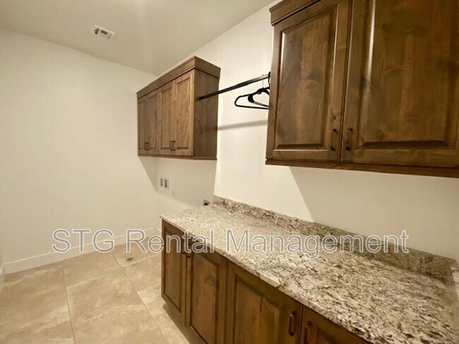 Building Photo - 2473 350 N