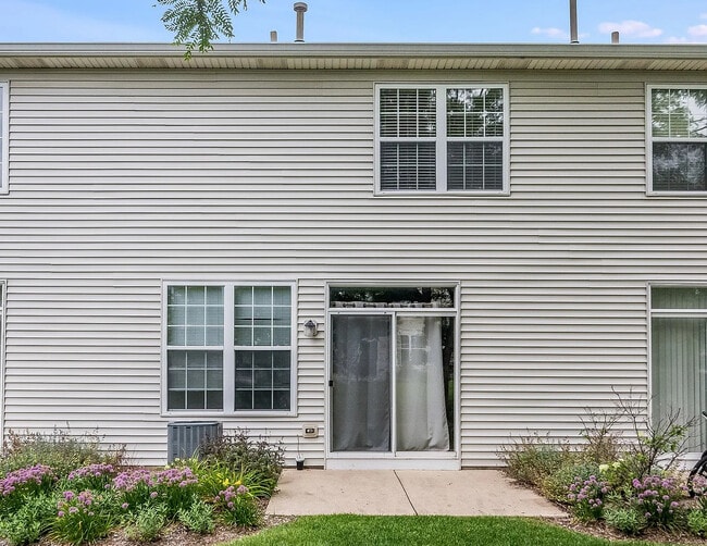Building Photo - 2906 Rutland Cir