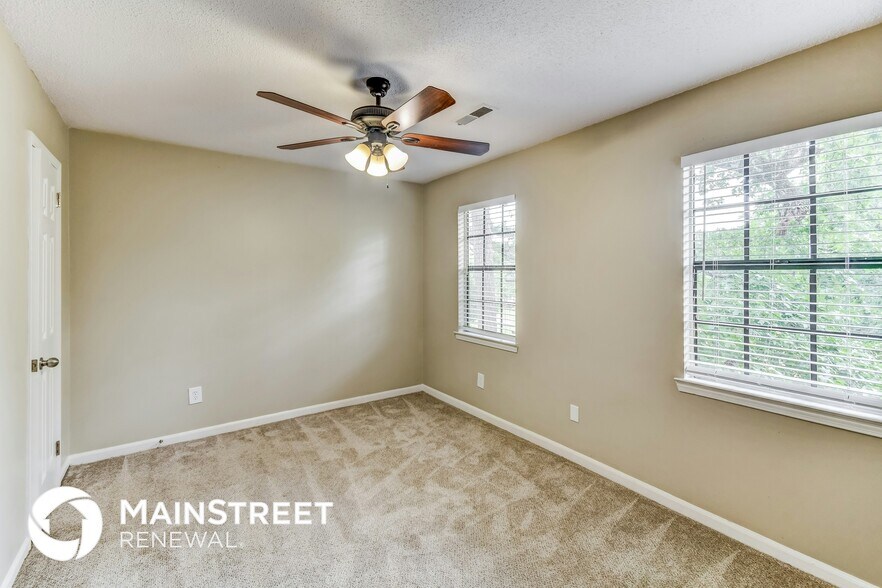 Building Photo - 904 Pine Forest Cir