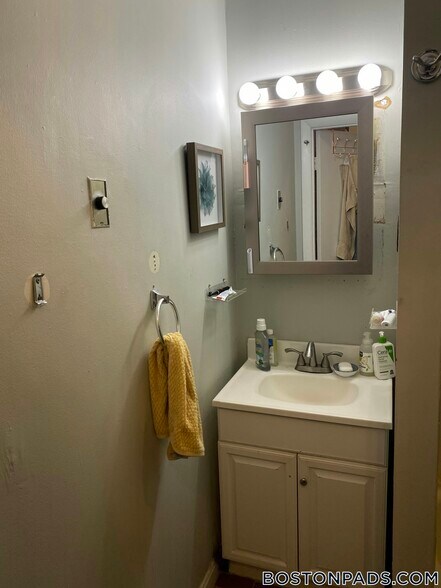 Building Photo - 35 Brookline St