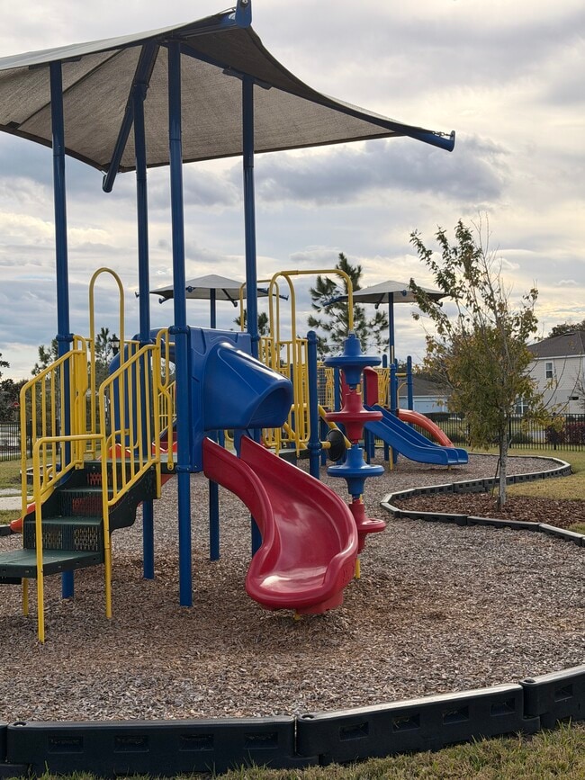 Building Photo - 17930 Turning Leaf Cir