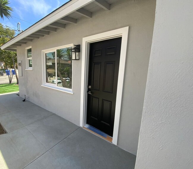 Building Photo - Adorable fully remodeled home on Ruhland with large yard