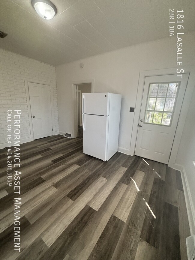 Building Photo - Newly Remodeled 2 Bed 1 Bath Lower