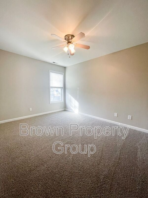 Building Photo - 370 Fairfield Cir