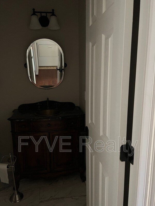 Building Photo - 7914 Gleason Dr