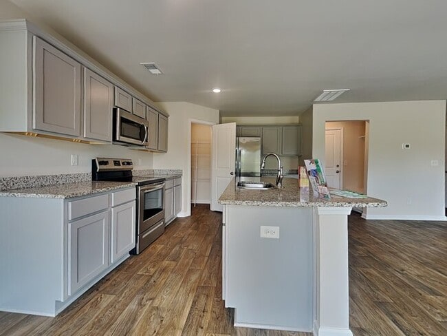 Building Photo - APPLY TODAY! Near Ft Jackson and Downtown ...
