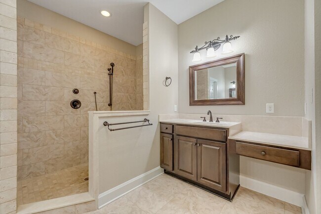 Building Photo - Gorgeous Southern Living Home in Coveted S...