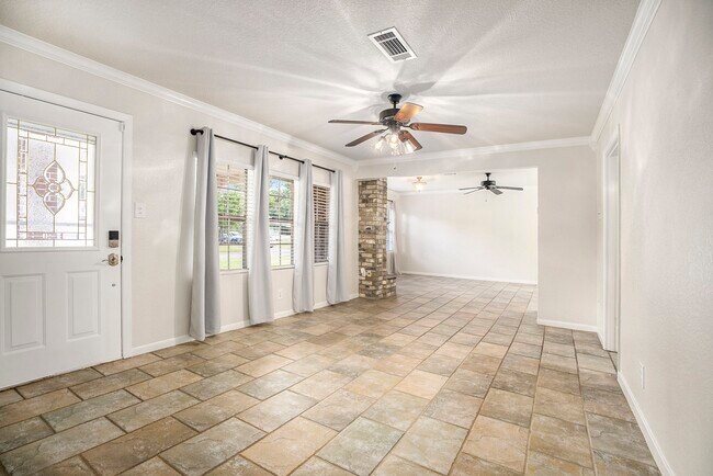 Building Photo - 1526 15th Ave N