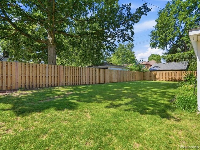 Building Photo - 626 Kayser Ave