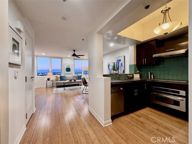 Building Photo - 525 E Seaside Way