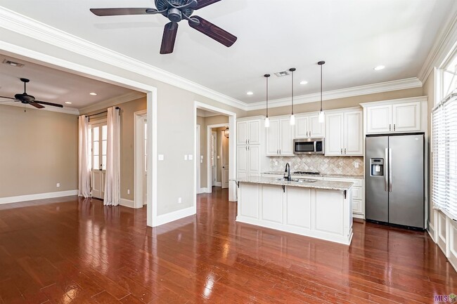 Building Photo - 7402 Elderberry Ave