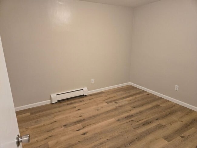 Building Photo - 202 Lincoln St