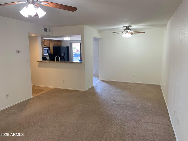 Building Photo - 9445 N 94th Pl