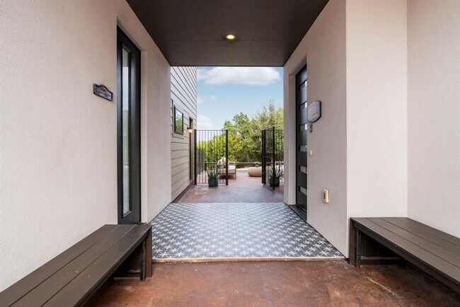 Building Photo - 10800 Superview Dr