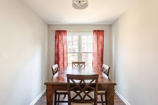 Building Photo - 301 Rollason Dr