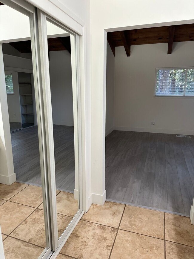 Building Photo - HOLIDAY SPECIAL ~ Home for Rent!