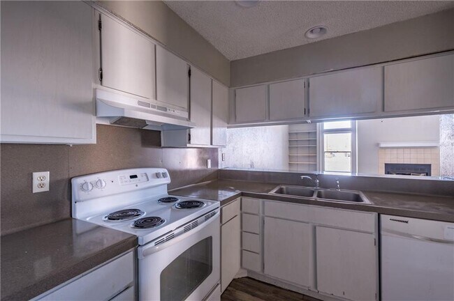 Building Photo - 5305 Indio Dr