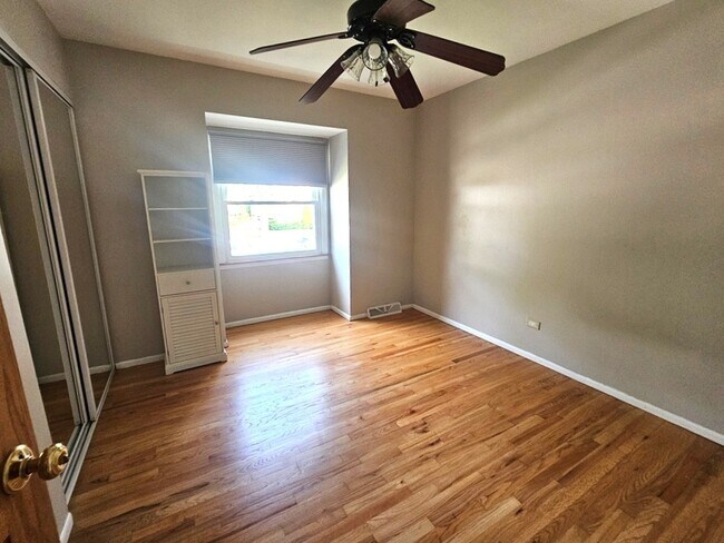 Building Photo - 1038 Cambridge Dr
