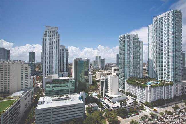 Building Photo - 1111 Brickell Bay Dr