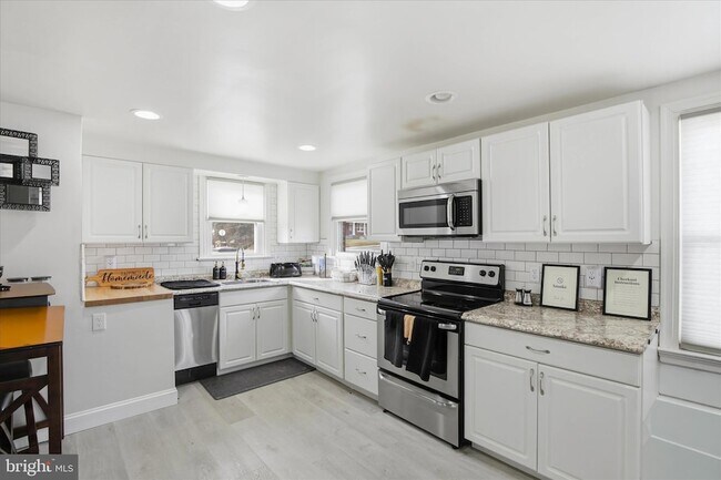 Building Photo - 1058 St Joseph St