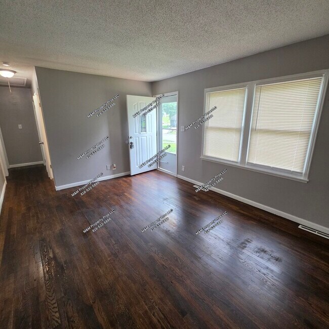 Building Photo - Beautiful 3 bedrooms and 1 bath home located on N 82nd St in Kansas City, KS