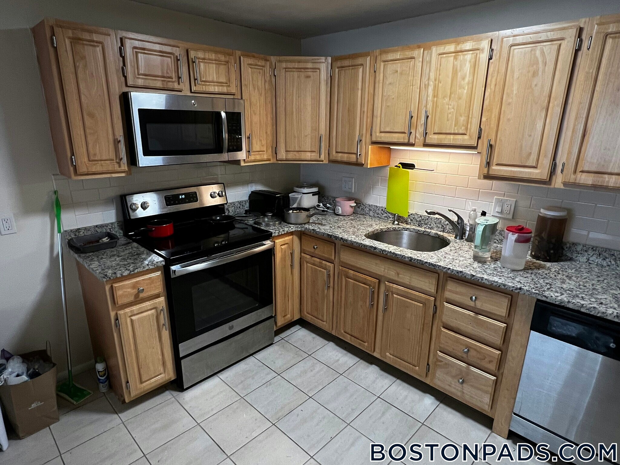 Building Photo - 110 Babcock St