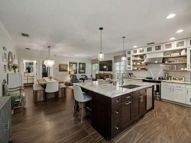 Building Photo - 8121 SE Orchard Terrace