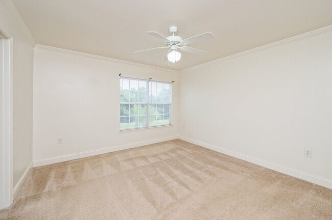 Building Photo - 2 Bedroom Townhouse in Crestview!