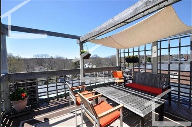 Building Photo - 332 Washington St