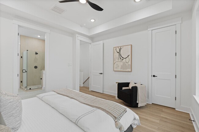 Building Photo - 717 Janisch Rd