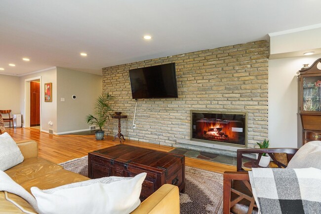 Building Photo - 55 S Merkle Rd