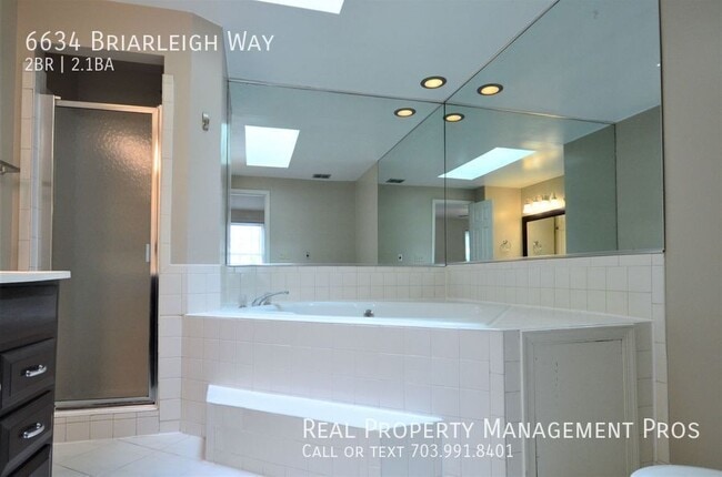 Building Photo - 6634 Briarleigh Way