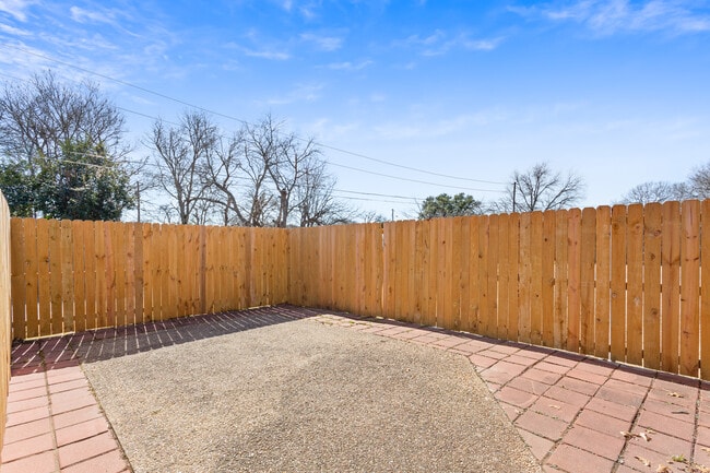 Building Photo - 3343 Chimney Pl Dr