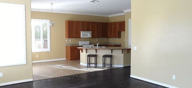 Building Photo - Lovely 4 Bed/3 Bath Home With A Bonus Room...
