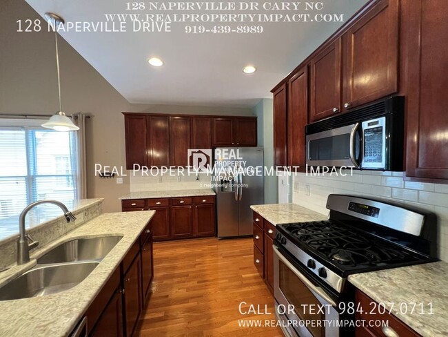 Building Photo - Beautiful 4 Bedroom 2.5 Bath with welcomin...