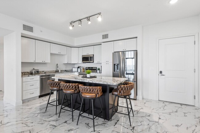 Building Photo - 605 Kemp St