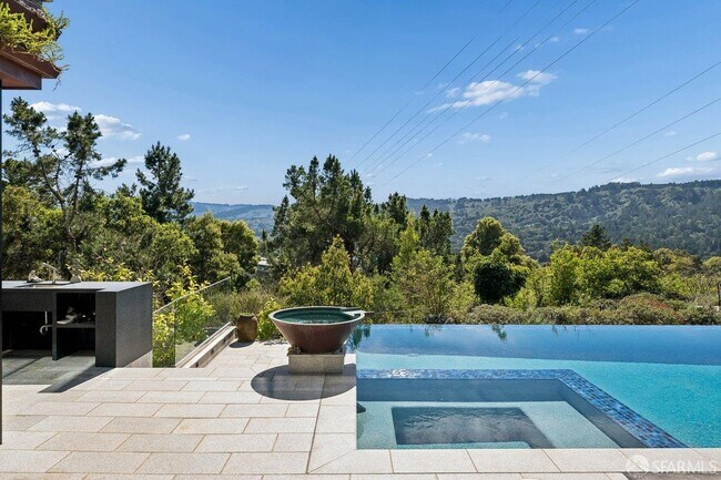 Building Photo - 1435 Lakeview Dr