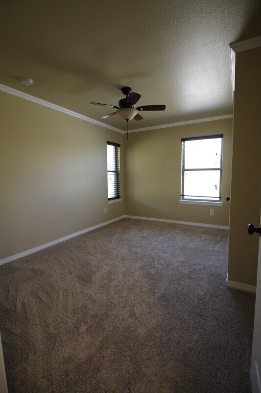 Building Photo - 935 /937 Robineta Ln