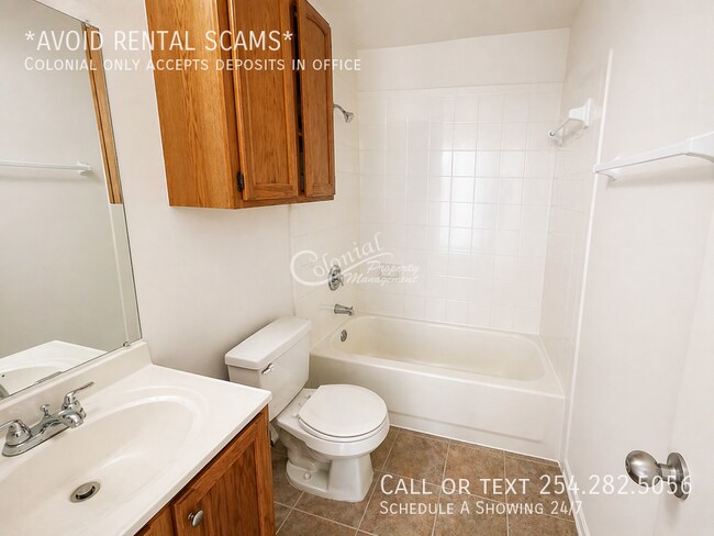 Building Photo - 1703 Benttree Dr