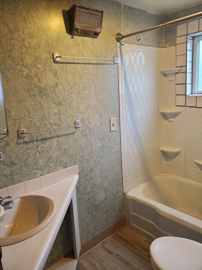 Building Photo - Spacious 2 BR/ 1BA Spokane Valley Home