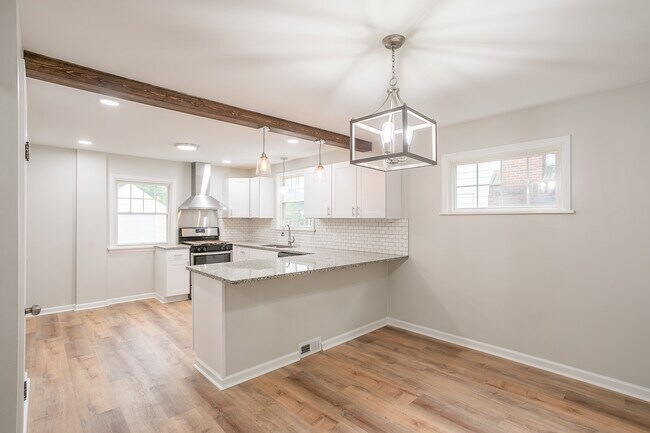 Building Photo - 306 Winona Blvd